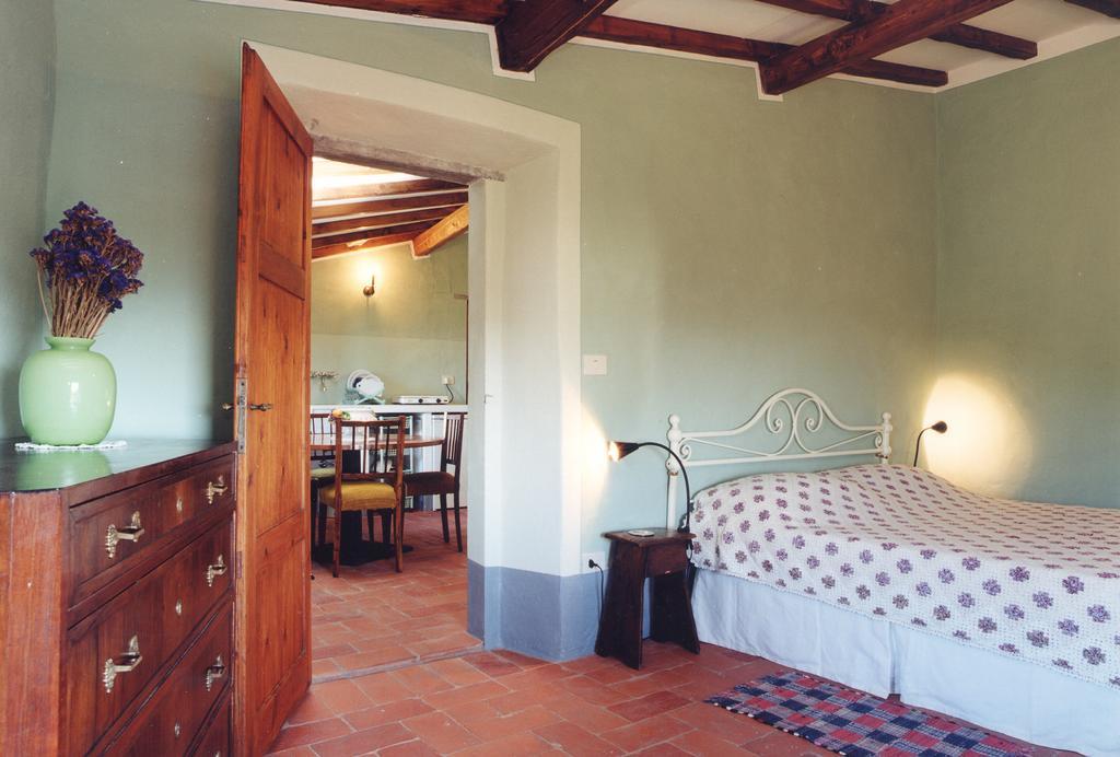 Antica Casa le Rondini Bed & Breakfast Борго а Буджано Стая снимка