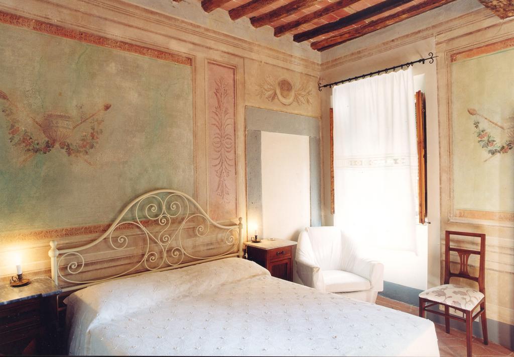 Antica Casa le Rondini Bed & Breakfast Борго а Буджано Стая снимка