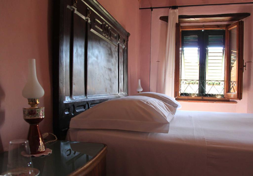Antica Casa le Rondini Bed & Breakfast Борго а Буджано Екстериор снимка