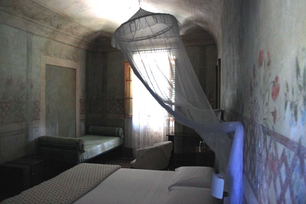 Antica Casa le Rondini Bed & Breakfast Борго а Буджано Екстериор снимка