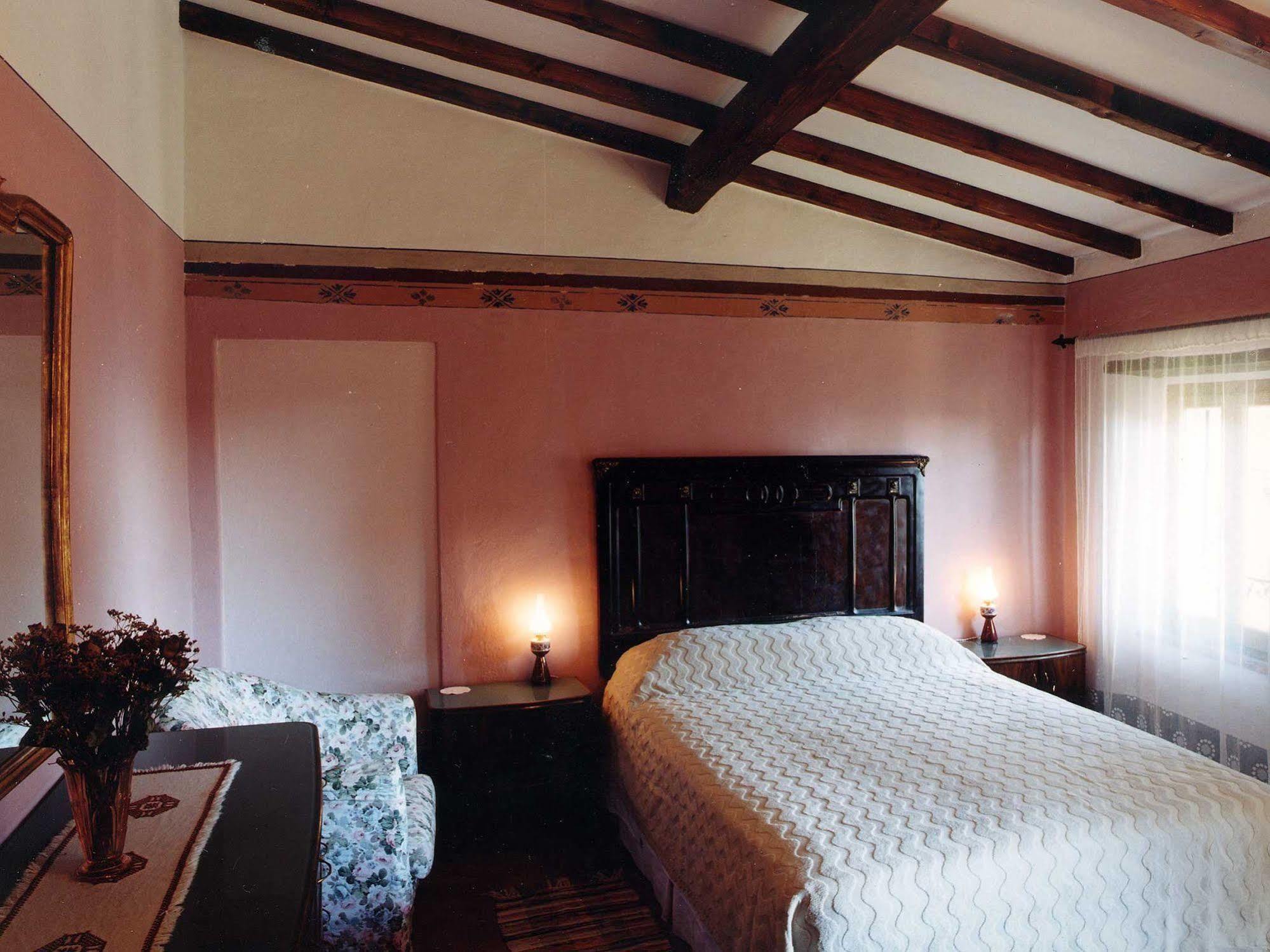 Antica Casa le Rondini Bed & Breakfast Борго а Буджано Екстериор снимка
