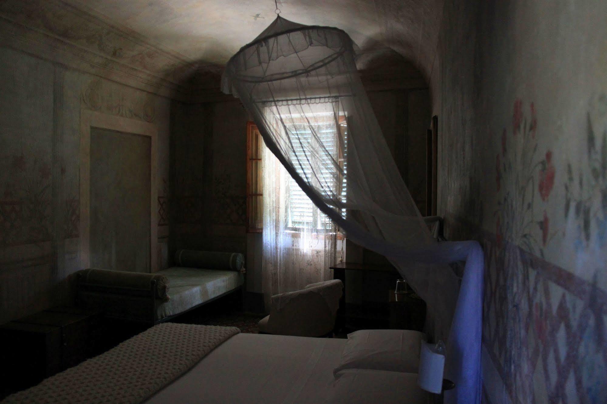 Antica Casa le Rondini Bed & Breakfast Борго а Буджано Екстериор снимка